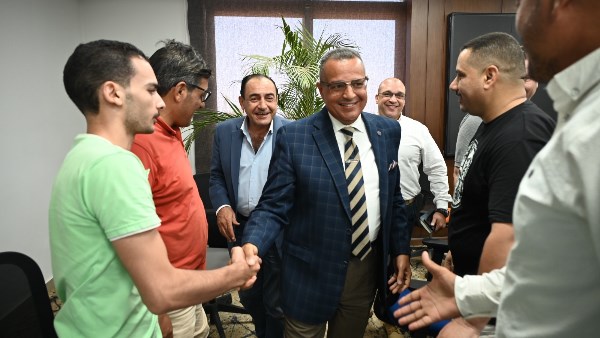 اجتماع محافظ جنوب سيناء مع ملاك وسائقي التاكسي