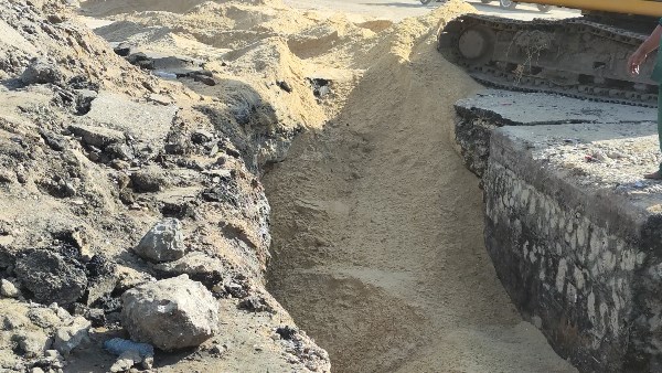 محافظ الدقهلية: انتهاء أزمة كسر خط المياه الرئيسي بشارع ترعة المنصورية واصلاحه