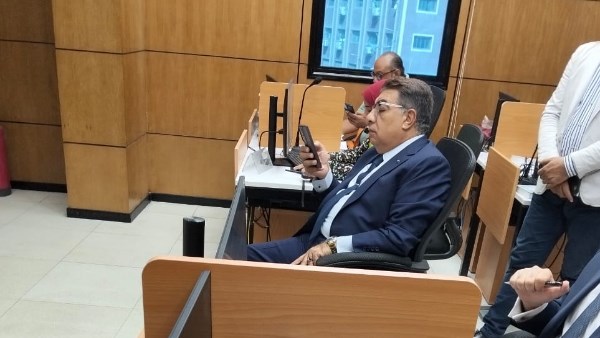 محافظ الدقهلية يتابع الأعمال من داخل الشبكة الوطنية للطوارئ والسلامة