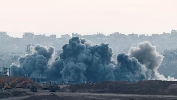 غارات وحشية تسقط 30 شهيدًا منذ فجر اليوم في غزة