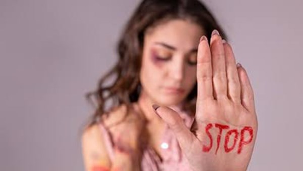 لماذا يعاقب القانون الزوجة الـ زانـ. ـية بمدة أكبر من الزوج.. اعرف السبب