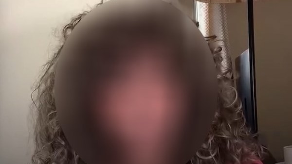 فتاة ضحية سائق نقل ذكي 