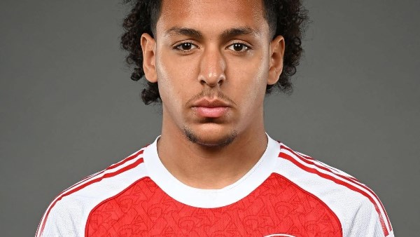 نجم أرسنال ينضم لمعسكر منتخب مصر للشباب