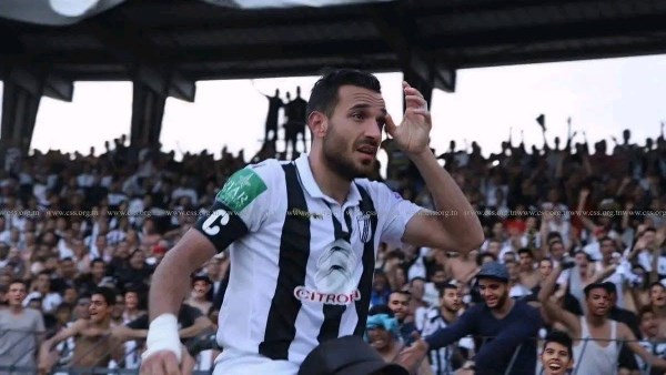يرتدي رقم 10.. تفاصيل انضمام علي معلول للصفاقسي التونسي