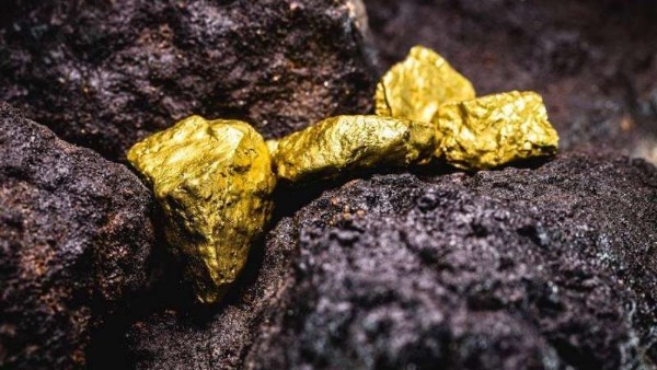  ذهب وفضة في الصحراء