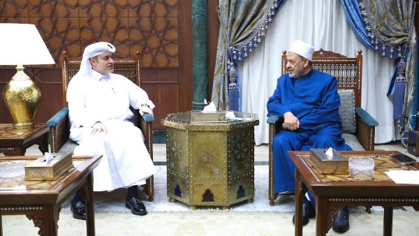 شيخ الأزهر خلال استقباله لسفير دولة قطر 