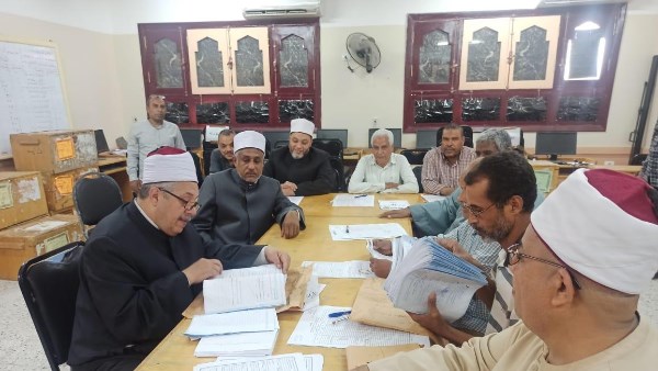 بتوجيهات شيخ الأزهر ..قيادات قطاع المعاهد الأزهرية يتفقَّدون مراكز تصحيح الشهادة الثانوية ويشددون على الالتزام بالدقة والعدالة
