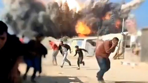 قصف خيام الفلسطينيين