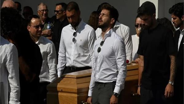 لاعبو ليفربول يودعون ديوجو جوتا في جنازة حزينة بالبرتغال