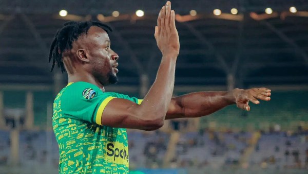 ريبيرو يتمسك بثلاثي الدكة.. بيراميدز يسعى لتحصين هدافه من كوبري الأهلي