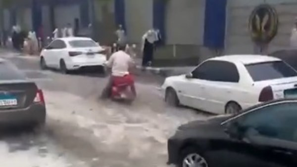 أجواء ضبابية وأمطار شديدة.. سيارات شفط المياه تنتشر في شرق وجنوب القاهرة