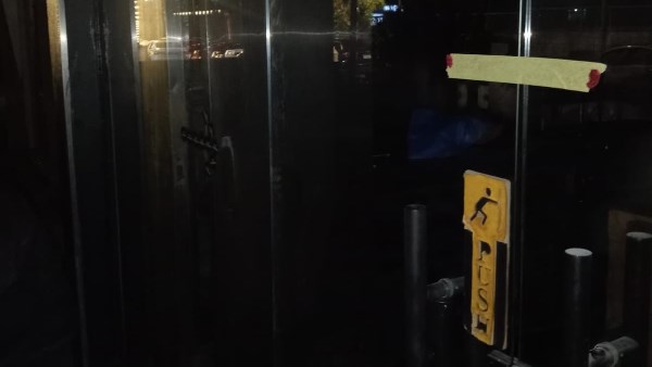 بعد اندلاع حريق بـ قلاية الزيت.. تشميع مطعم شهير في مصر الجديدة |صور