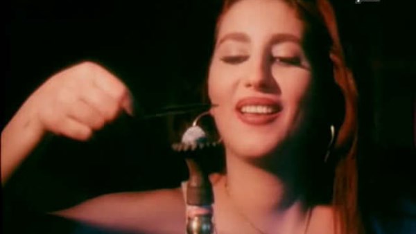 الفنانة وفاء عامر 