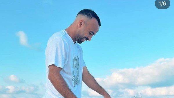 أفشة برفقة عائلته من عطلته الصيفية