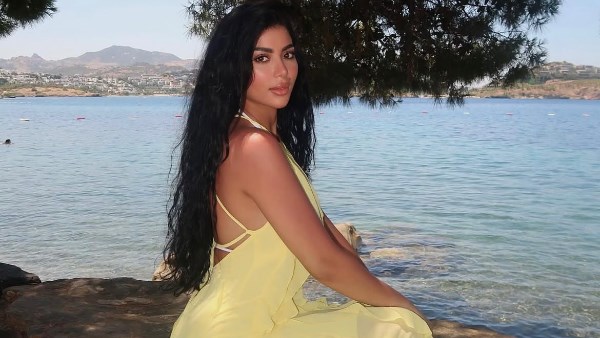 بالأصفر.. كارولين عزمي تثير الجدل بإطلالة جريئة