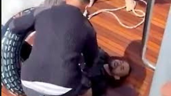 محاولات إنقاذ الشاب المغربي