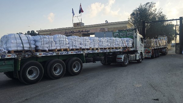 شاحنات المساعدات تدخل إلى قطاع غزة لليوم الرابع على التوالي عبر "كرم أبو سالم"