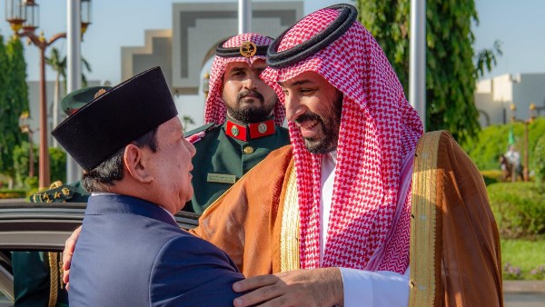 ولي العهد السعودي يستقبل رئيس إندونيسيا 