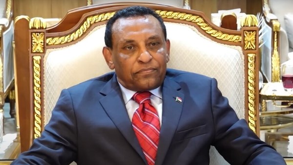 رئيس الوزراء السوداني يصل الخرطوم لأول مرة منذ توليه منصبه