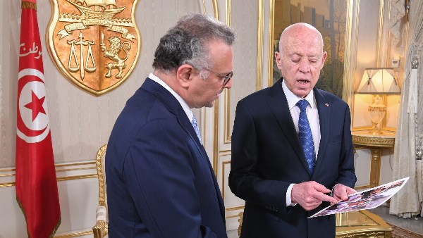 الرئيس التونسي يعرض صورا لأطفال غزة على مستشار ترامب