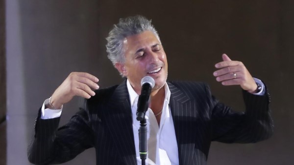 صوت الأردن عمر العبداللات يشعل افتتاح 