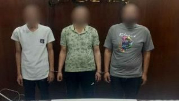 القبض على 3 أشخاص ينقبون عن الاثار داخل منزل بالمرج