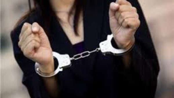 انتحلت صفة طبيبة وحكم عليها بـ14 سنة.. سيدة أمام محكمة المستأنف