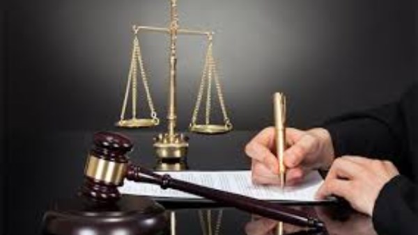 استدرجوه بربة منزل.. محاكمة 4 متهمين بإنهاء حياة شخص وسرقته