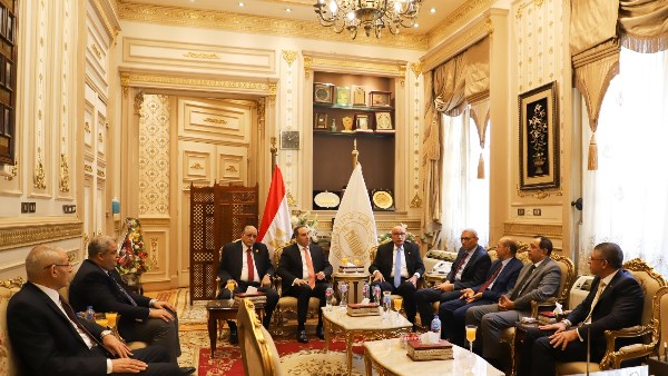 مستشاران بمجلس النواب يقدمان التهنئة لرئيس محكمة النقض الجديد 
