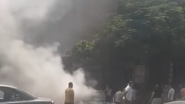 شهامة وجدعنة ولاد البلد.. أهالي منيل شيحة بأبو النمرس يحاولون إخمـ..ــاد حـ..ــريق في سيارة