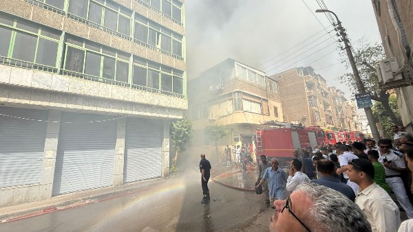 اندلاع حريق هائل في عقار بـ مصر الجديدة والحماية المدنية تحاول السيطرة