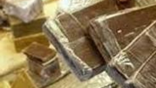 يتاجر في مخدر ويتعاطى آخر.. تحقيقات النيابة في اتهام سائق بالمعصرة