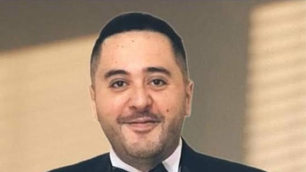 الفنان عمرو عبد العزيز 