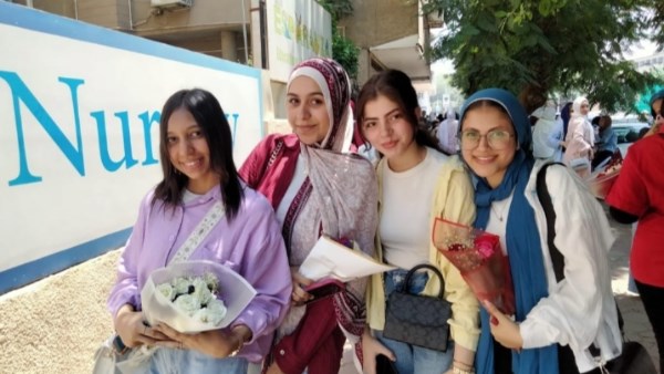 ورود و الزغريط و لعب  فرحة طلاب  بانتهاء امتحانات الثانوية العامة