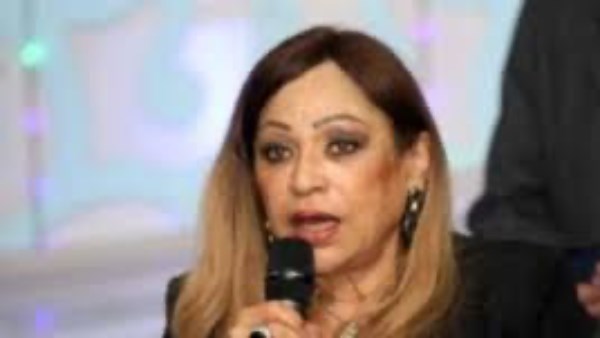 السفيرة منى عمر