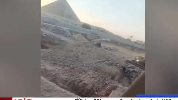 أحمد موسى يحذر من أعمال الحفر قرب الأهرامات دون إشراف أثري