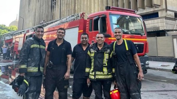 الأبطال..حسن الرداد يشكر رجال الدفاع المدني على إخماد حريق سنترال رمسيس