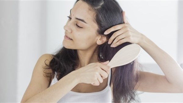 تساقط الشعر كابوس النساء المزعج .. أسباب وحلول