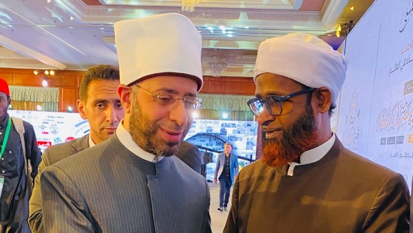 لقاء بين الأزهري وعميد أصول الدين بالهند على هامش مؤتمر الإفتاء