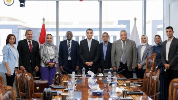 لدعم التصنيع المحلي ..رئيس هيئة الشراء الموحد يستقبل وفدًا من البنك الأفريقي للتنمية