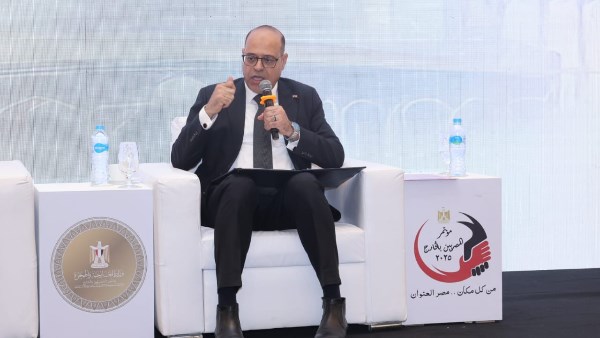 وزير العمل خلال مشاركته بالمؤتمر