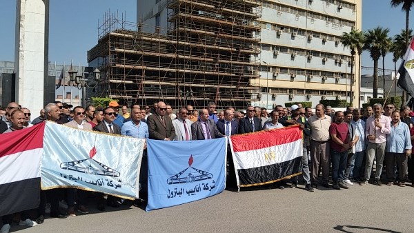 العاملون بشركات المنطقة الجغرافية البترولية بمسطرد
