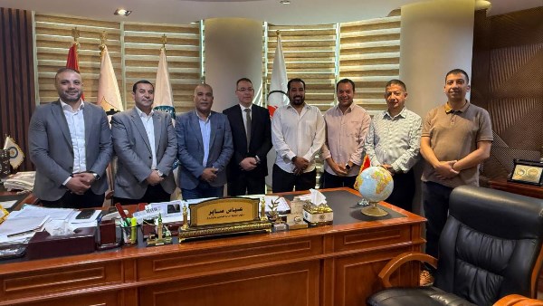 المشاركون في توقيع الاتفاق 