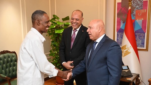 وزير النقل وعامل مزلقان السادات ببني سويف 