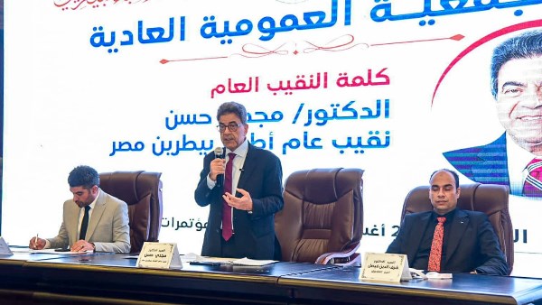 الدكتور مجدي حسن نقيب الأطباء البيطريين