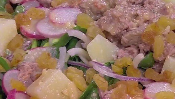 طريقة عمل سلطة تونة بالزبيب