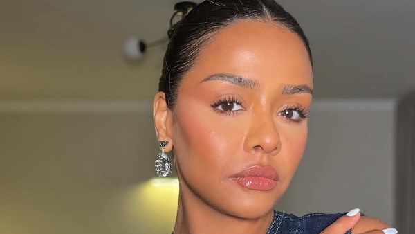 مكياجها جميل.. إطلالة أسماء أبو اليزيد تنال إعجاب المتابعين