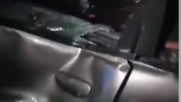 سيارة وزير الكهرباء 