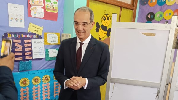 وزير الاتصالات