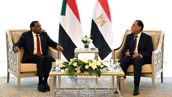 مصر تدعم بقوة حكومة السودان.. والأخيرة ترد: نقدر الروابط والقوائم المشتركة للبلدين